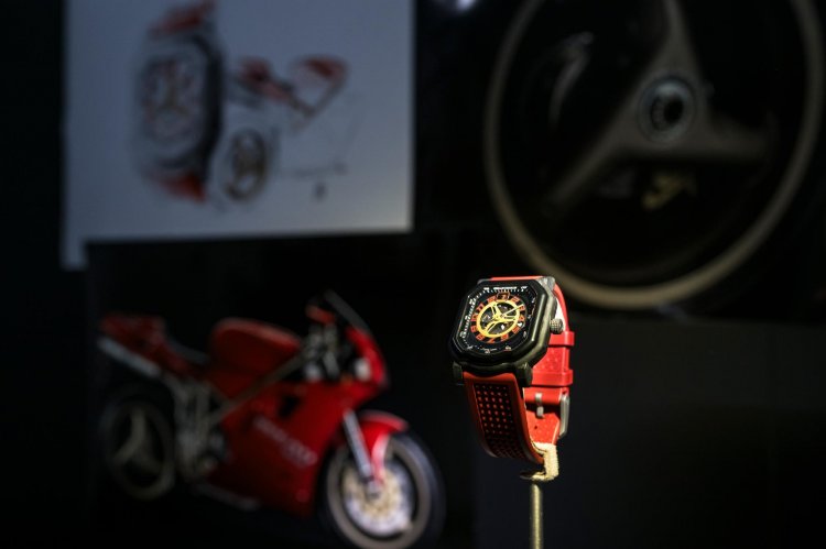 Ducati 916 Watch 1